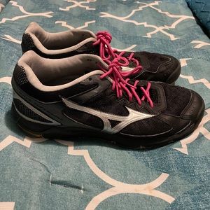 Black Mizuno volleyball shoes